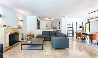 Villa de luxe prêt de la plage, récemment rénovée, à vendre à Los Monteros, à l’Est de Marbella 4046 