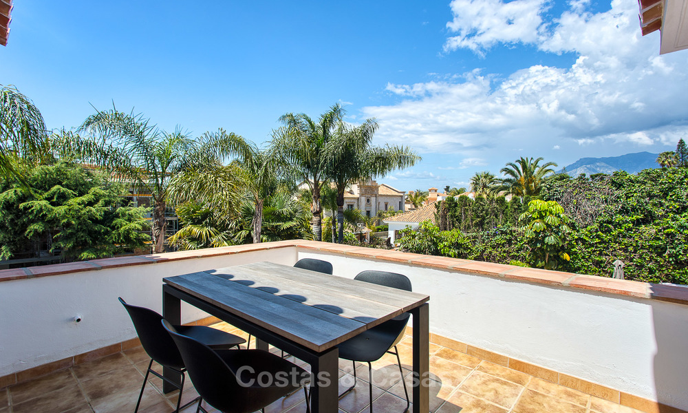 Villa de luxe prêt de la plage, récemment rénovée, à vendre à Los Monteros, à l’Est de Marbella 4055