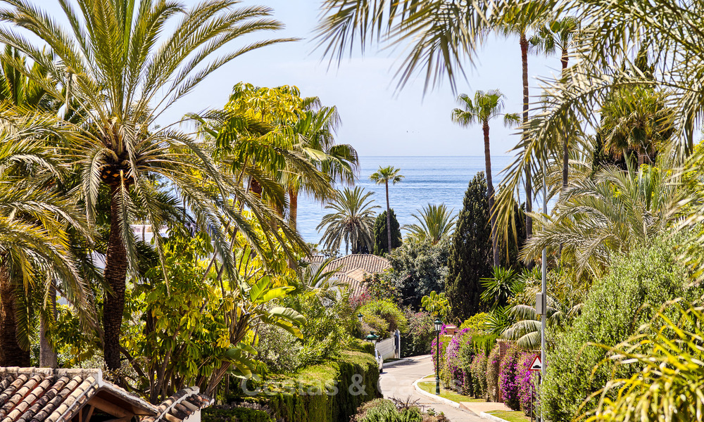 Villa de luxe prêt de la plage, récemment rénovée, à vendre à Los Monteros, à l’Est de Marbella 4062