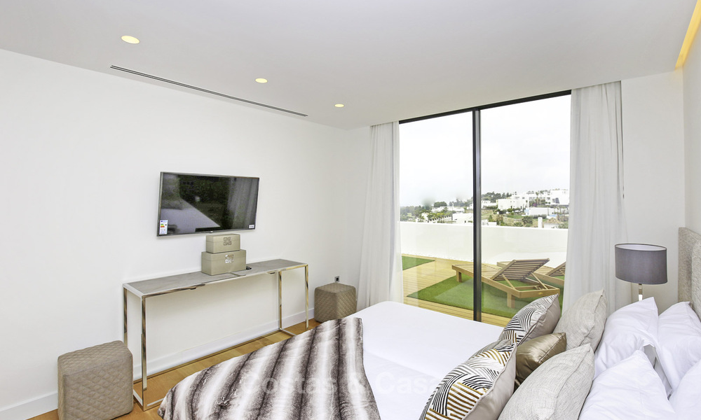 Villa de luxe à vendre, style contemporaine moderne, flambant neuf, prêt à emménager, vue mer à Benahavis, Marbella 36593
