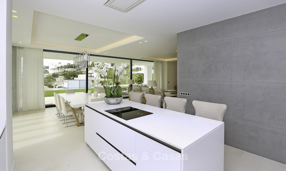 Villa de luxe à vendre, style contemporaine moderne, flambant neuf, prêt à emménager, vue mer à Benahavis, Marbella 36617