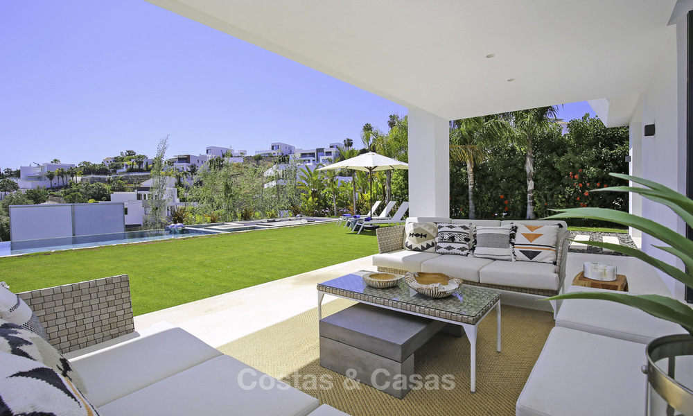 Villa de luxe à vendre, style contemporaine moderne, flambant neuf, prêt à emménager, vue mer à Benahavis, Marbella 36624
