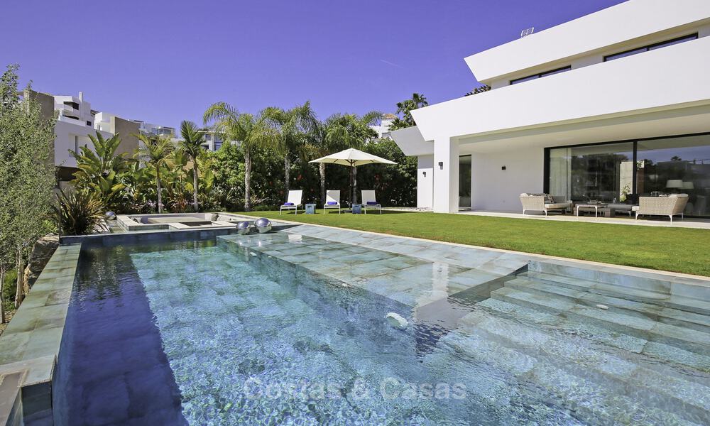 Villa de luxe à vendre, style contemporaine moderne, flambant neuf, prêt à emménager, vue mer à Benahavis, Marbella 36625