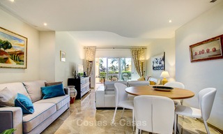 Charmant appartement de luxe orienté plein sud à vendre dans une urbanisation de golf recherché, Elviria -Marbella 4091 