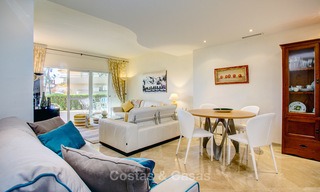 Charmant appartement de luxe orienté plein sud à vendre dans une urbanisation de golf recherché, Elviria -Marbella 4092 