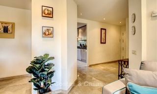 Charmant appartement de luxe orienté plein sud à vendre dans une urbanisation de golf recherché, Elviria -Marbella 4094 