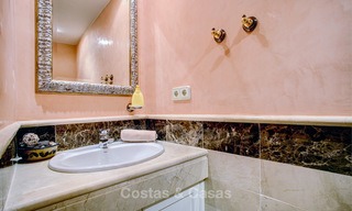 Charmant appartement de luxe orienté plein sud à vendre dans une urbanisation de golf recherché, Elviria -Marbella 4095 