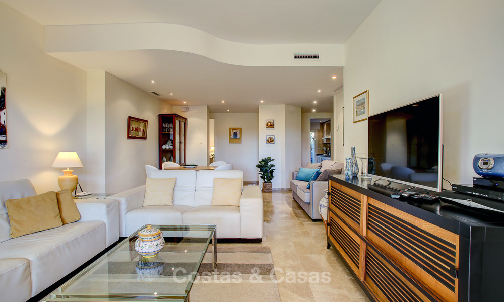 Charmant appartement de luxe orienté plein sud à vendre dans une urbanisation de golf recherché, Elviria -Marbella 4096