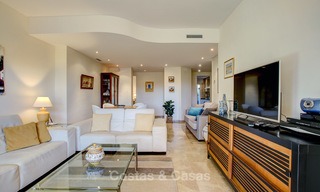 Charmant appartement de luxe orienté plein sud à vendre dans une urbanisation de golf recherché, Elviria -Marbella 4096 