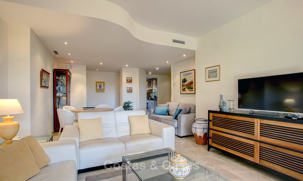 Charmant appartement de luxe orienté plein sud à vendre dans une urbanisation de golf recherché, Elviria -Marbella 4097
