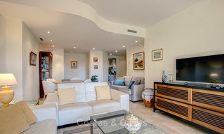 Charmant appartement de luxe orienté plein sud à vendre dans une urbanisation de golf recherché, Elviria -Marbella 4097 