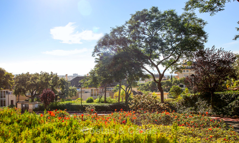 Charmant appartement de luxe orienté plein sud à vendre dans une urbanisation de golf recherché, Elviria -Marbella 4105