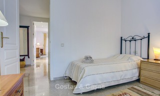 Charmant appartement de luxe orienté plein sud à vendre dans une urbanisation de golf recherché, Elviria -Marbella 4111 