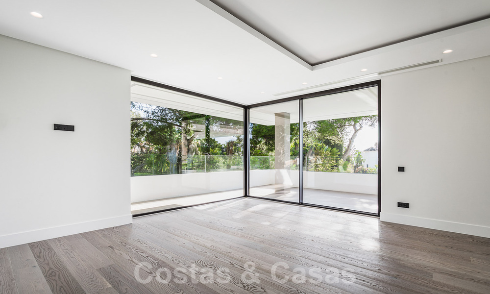 Villa contemporain, face à la mer à vendre, Estepona Est - Marbella. Prêt à emménager! 30721