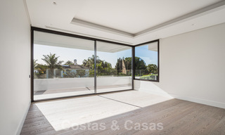 Villa contemporain, face à la mer à vendre, Estepona Est - Marbella. Prêt à emménager! 30726 