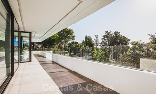 Villa contemporain, face à la mer à vendre, Estepona Est - Marbella. Prêt à emménager! 30727 