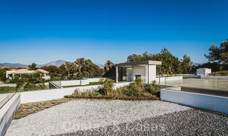 Villa contemporain, face à la mer à vendre, Estepona Est - Marbella. Prêt à emménager! 30735 