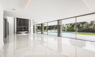Villa contemporain, face à la mer à vendre, Estepona Est - Marbella. Prêt à emménager! 30746 