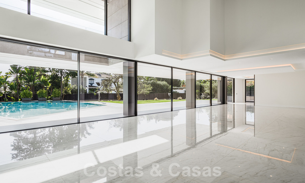 Villa contemporain, face à la mer à vendre, Estepona Est - Marbella. Prêt à emménager! 30748