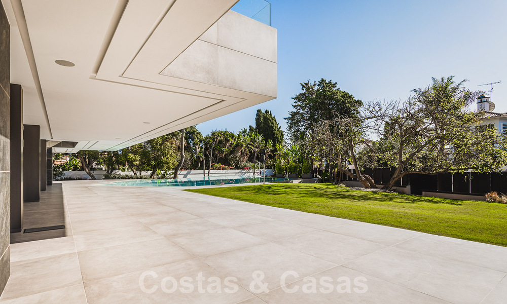 Villa contemporain, face à la mer à vendre, Estepona Est - Marbella. Prêt à emménager! 30749