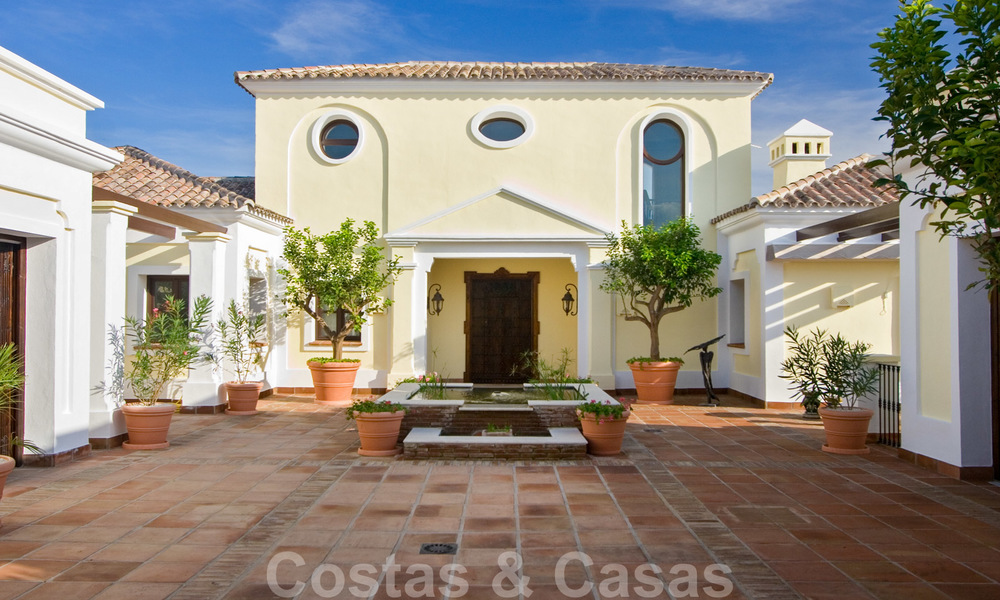 Villa exclusive à vendre, avec vue sur mer à un complexe exclusif dans la région de Marbella - Benahavis 22360