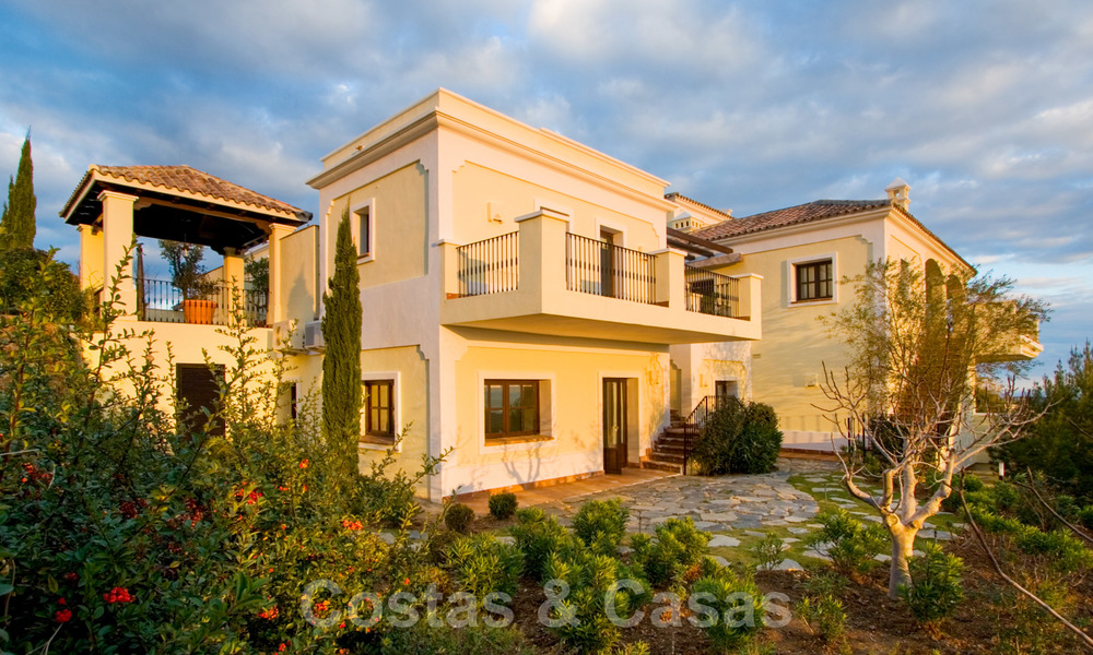 Villa exclusive à vendre, avec vue sur mer à un complexe exclusif dans la région de Marbella - Benahavis 22380
