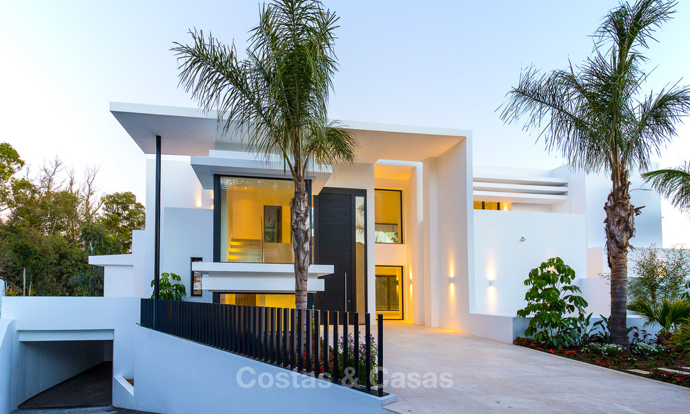 Villa spacieuse de luxe et moderne à vendre près de la plage et du golf à Marbella – Estepona 4271