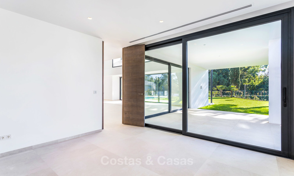 Villa spacieuse de luxe et moderne à vendre près de la plage et du golf à Marbella – Estepona 4275
