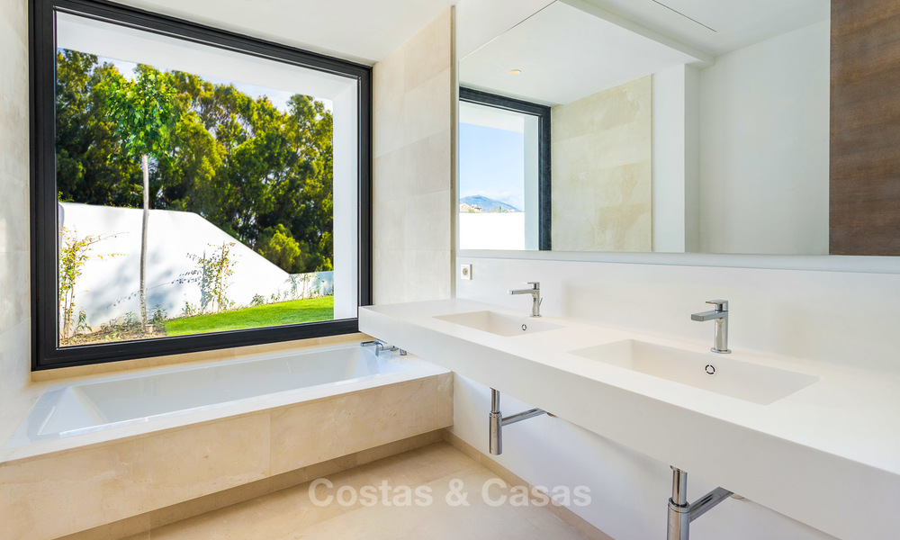 Villa spacieuse de luxe et moderne à vendre près de la plage et du golf à Marbella – Estepona 4276