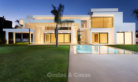 Villa spacieuse de luxe et moderne à vendre près de la plage et du golf à Marbella – Estepona 4278