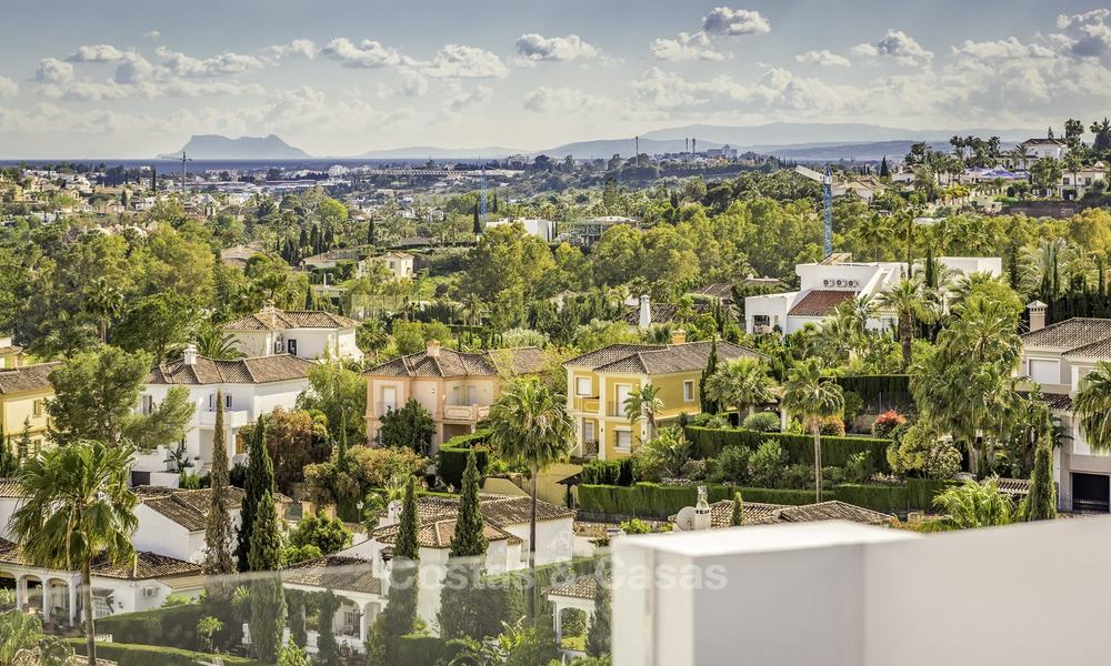Beaux appartements de luxe à vendre dans un complexe exclusif à Nueva Andalucia - Marbella avec vue sur le golf et la mer 12449
