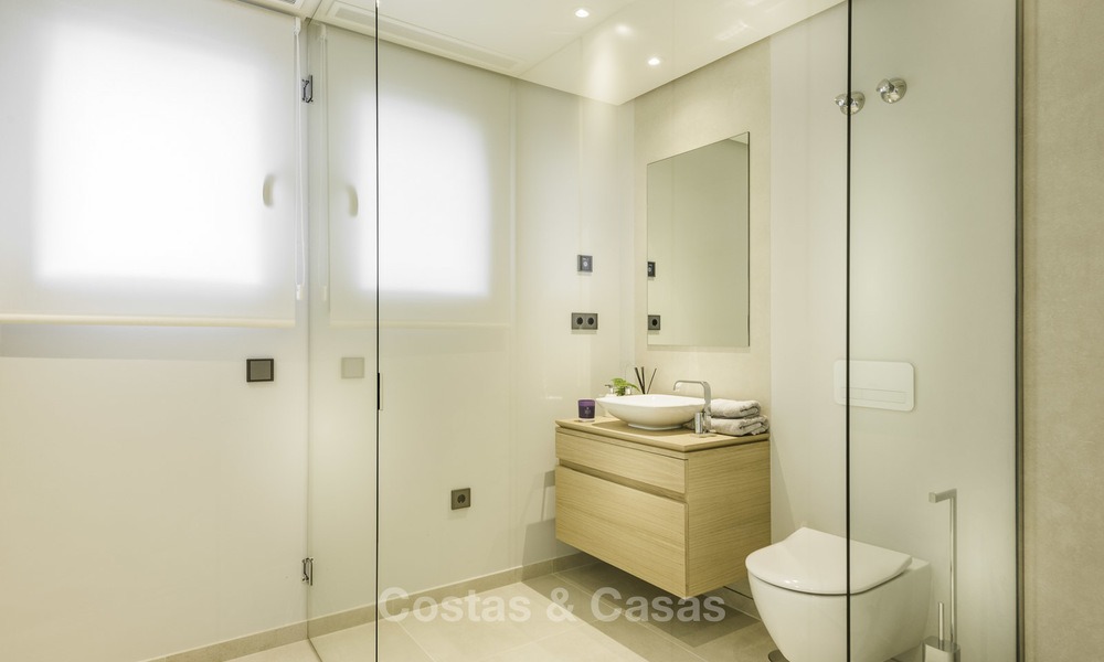 Beaux appartements de luxe à vendre dans un complexe exclusif à Nueva Andalucia - Marbella avec vue sur le golf et la mer 12450