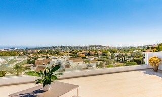 Beaux appartements de luxe à vendre dans un complexe exclusif à Nueva Andalucia - Marbella avec vue sur le golf et la mer 12731 
