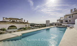 Beaux appartements de luxe à vendre dans un complexe exclusif à Nueva Andalucia - Marbella avec vue sur le golf et la mer 18376 