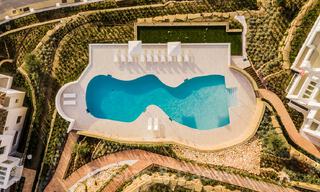 Beaux appartements de luxe à vendre dans un complexe exclusif à Nueva Andalucia - Marbella avec vue sur le golf et la mer 31949 