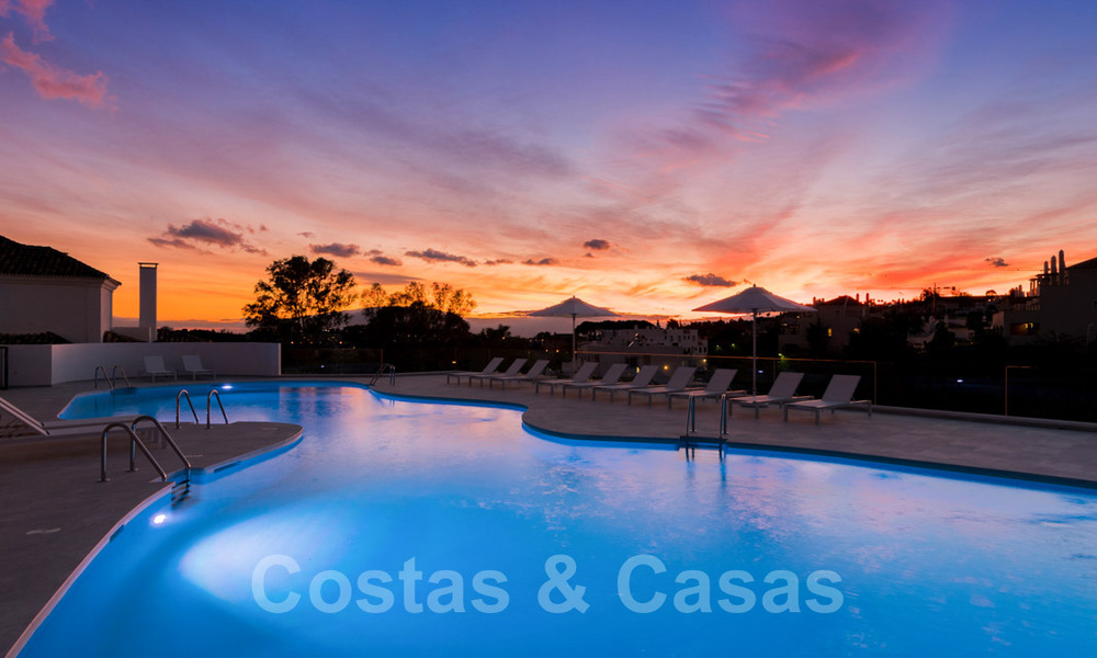 Beaux appartements de luxe à vendre dans un complexe exclusif à Nueva Andalucia - Marbella avec vue sur le golf et la mer 31954