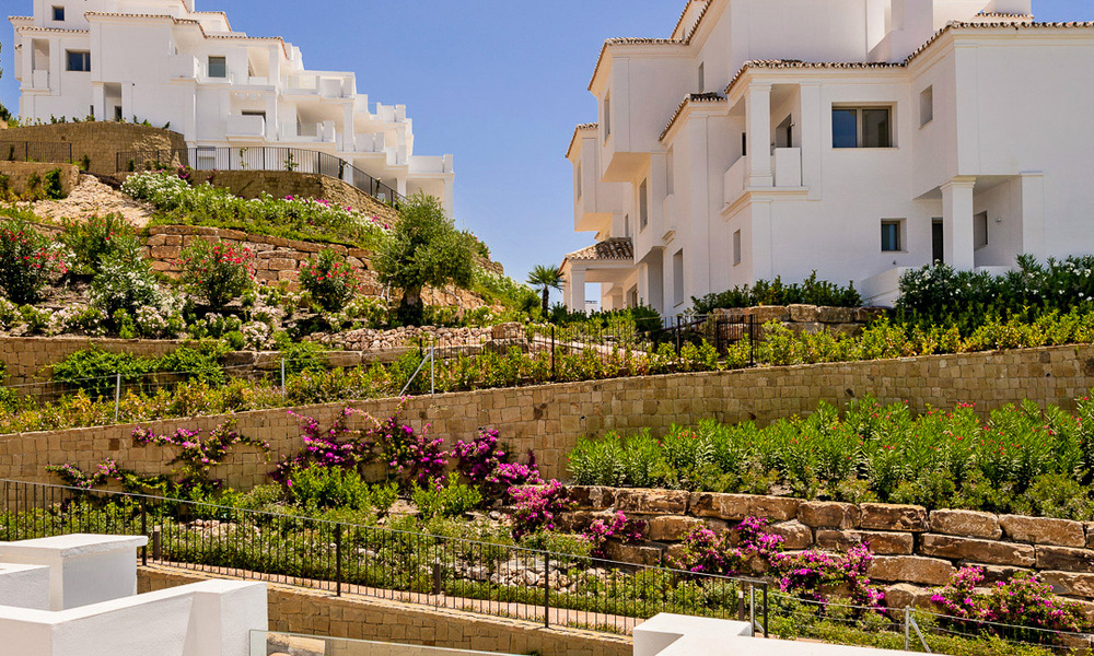 Beaux appartements de luxe à vendre dans un complexe exclusif à Nueva Andalucia - Marbella avec vue sur le golf et la mer 31958