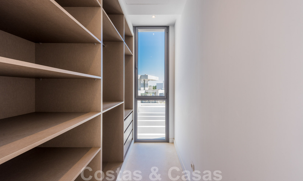Offre spéciale! Villas de luxe, spacieuses et modernes avec de magnifiques vues sur mer à vendre dans un nouveau développement - entre Marbella et Estepona 32048