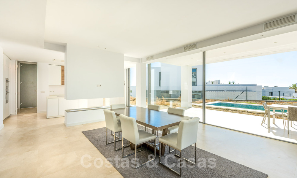 Offre spéciale! Villas de luxe, spacieuses et modernes avec de magnifiques vues sur mer à vendre dans un nouveau développement - entre Marbella et Estepona 32052