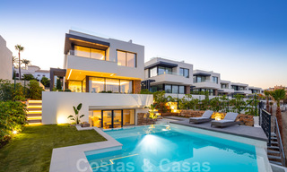 Nouvelles villas modernes de luxe à vendre sur un terrain de golf du New Golden Mile, Marbella - Estepona 32927 
