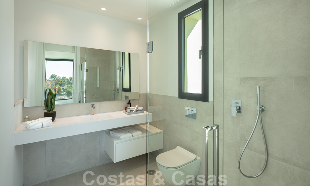 Nouvelles villas modernes de luxe à vendre sur un terrain de golf du New Golden Mile, Marbella - Estepona 32929