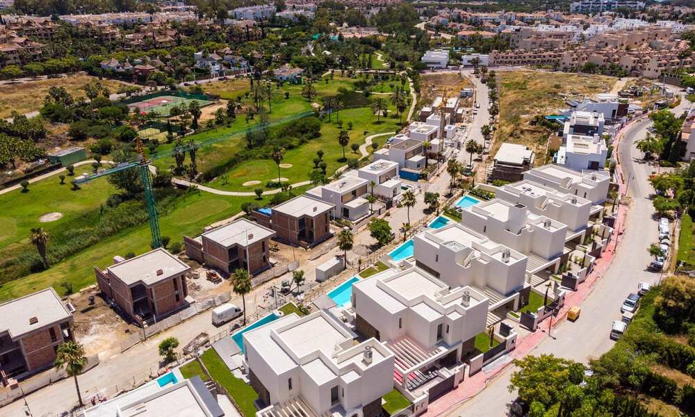 Nouvelles villas modernes de luxe à vendre sur un terrain de golf du New Golden Mile, Marbella - Estepona 32953