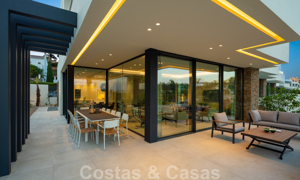 Nouvelles villas modernes de luxe à vendre sur un terrain de golf du New Golden Mile, Marbella - Estepona 32955