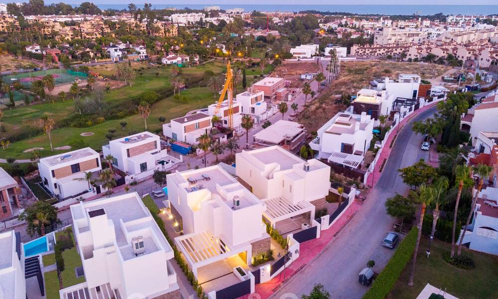 Nouvelles villas modernes de luxe à vendre sur un terrain de golf du New Golden Mile, Marbella - Estepona 32957