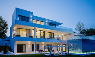 Villa moderne en construction à vendre avec vue fantastique sur mer, située dans une Résidence sécurisée à Benahavis, Marbella 4401 