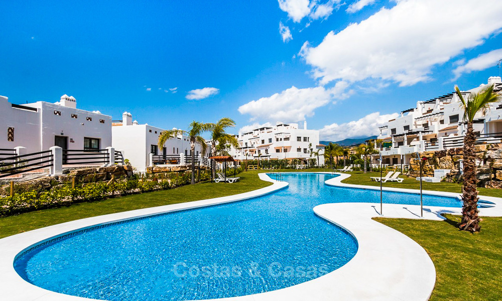 Bonne affaire ! Appartements et maisons à vendre dans un complexe de golf de style méditerranéen, entre Marbella et Estepona 4492