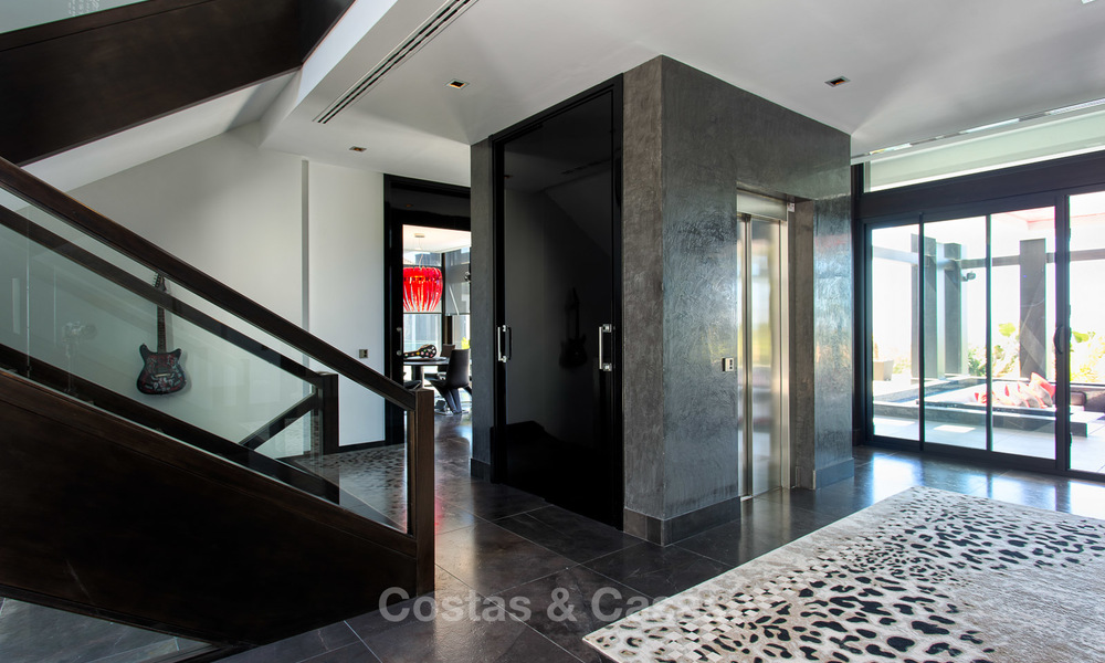 Villa moderne, très exclusive et majestueuse avec de superbes vues sur mer à vendre, Golden Mile, Marbella 4531