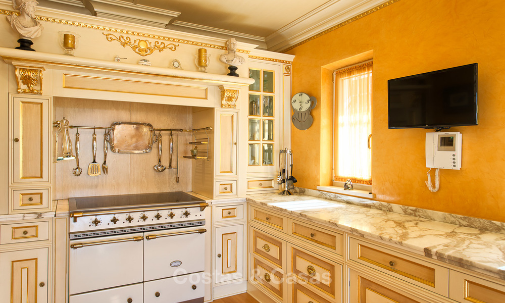 Villa de luxe haut de gamme de style classique avec vue mer à vendre sur le Golden Mile, Marbella 4593