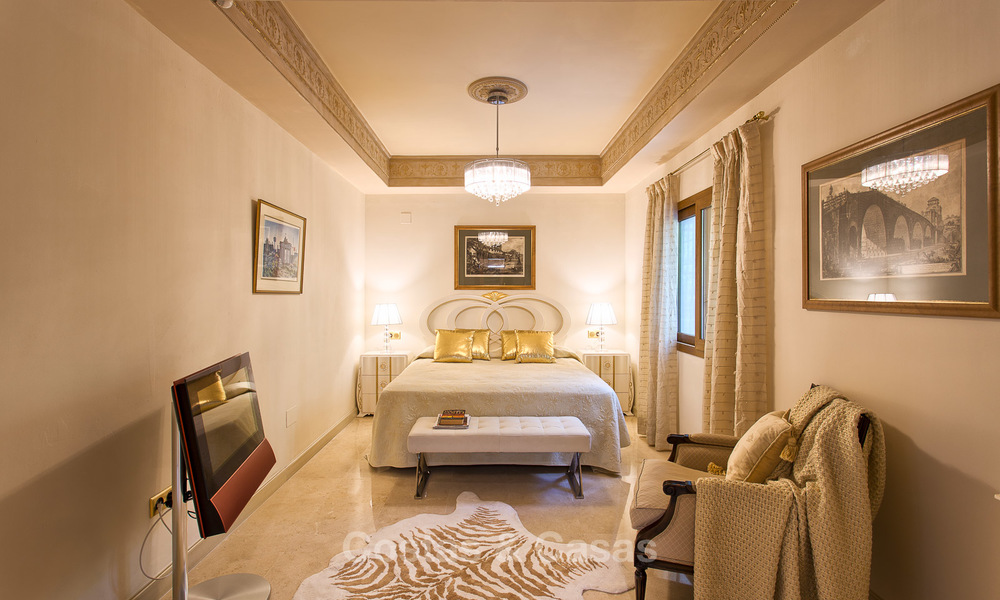 Villa de luxe haut de gamme de style classique avec vue mer à vendre sur le Golden Mile, Marbella 4596