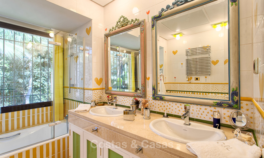 Villa de luxe haut de gamme de style classique avec vue mer à vendre sur le Golden Mile, Marbella 4615